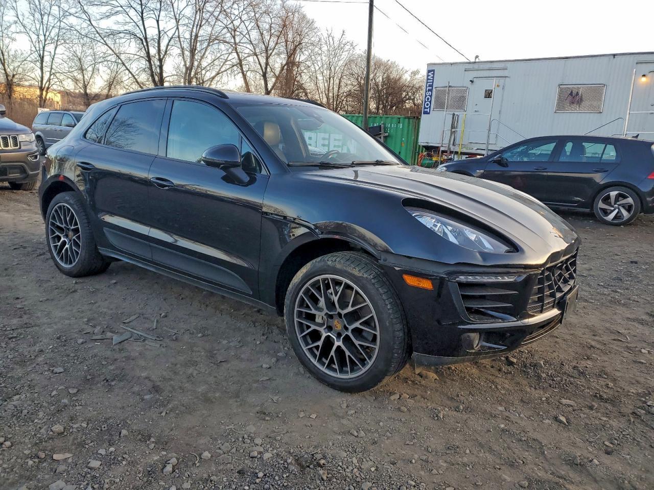 2017 PORSCHE Macan