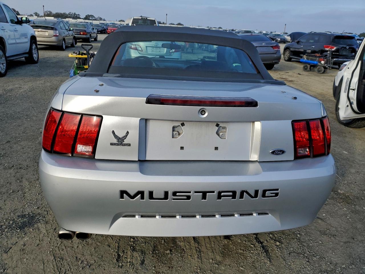 2001 FORD MUSTANG