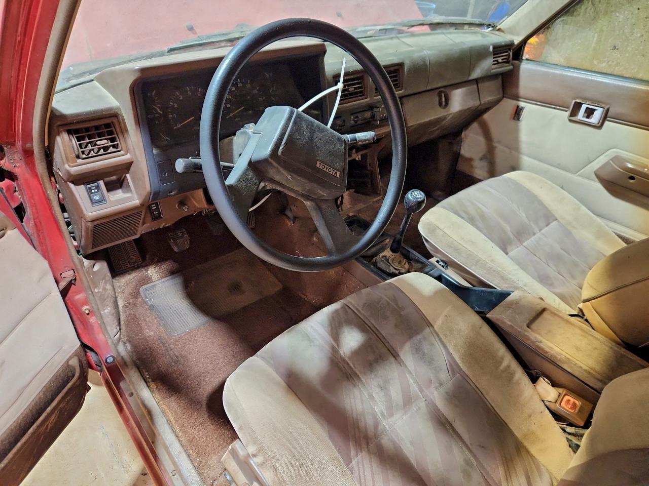 1984 TOYOTA Pickup