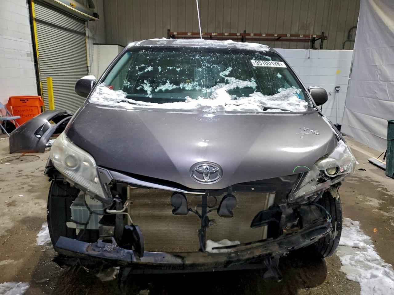 2016 TOYOTA SIENNA