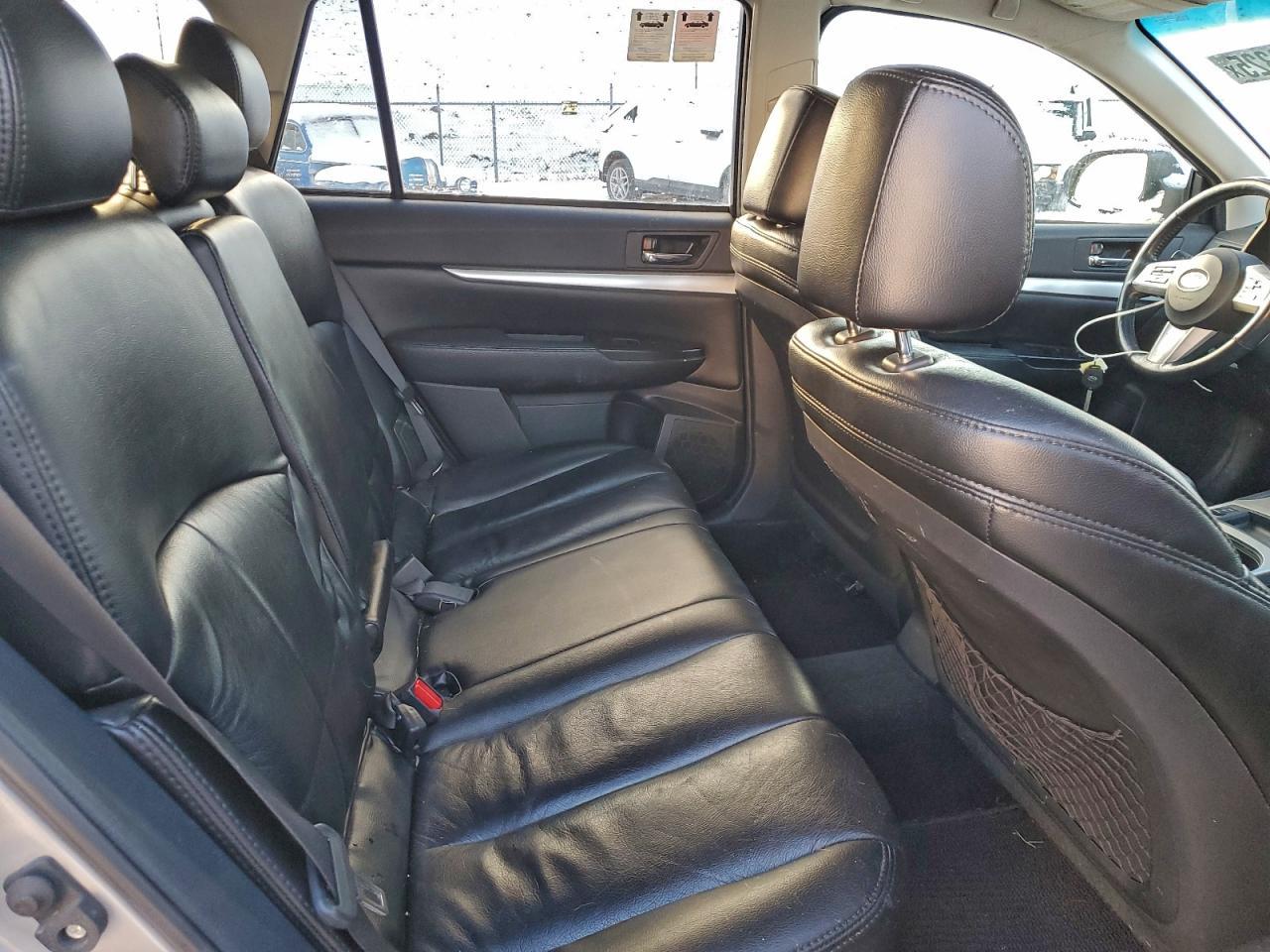 2010 SUBARU Outback
