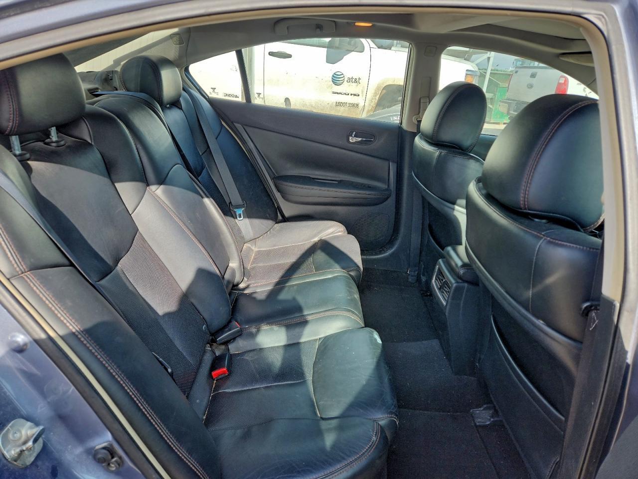 2011 NISSAN Maxima