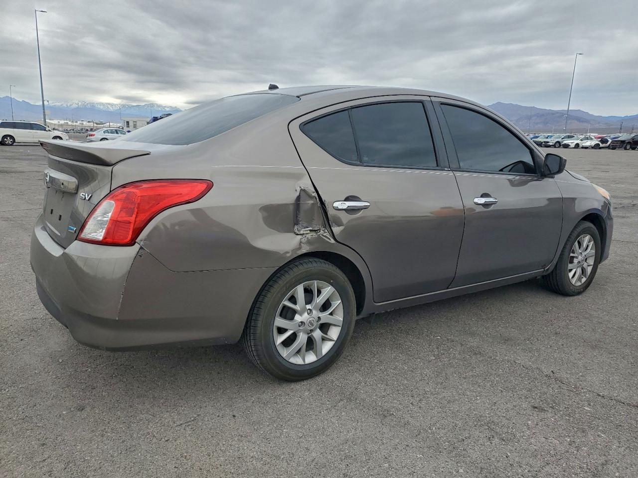 2015 NISSAN VERSA