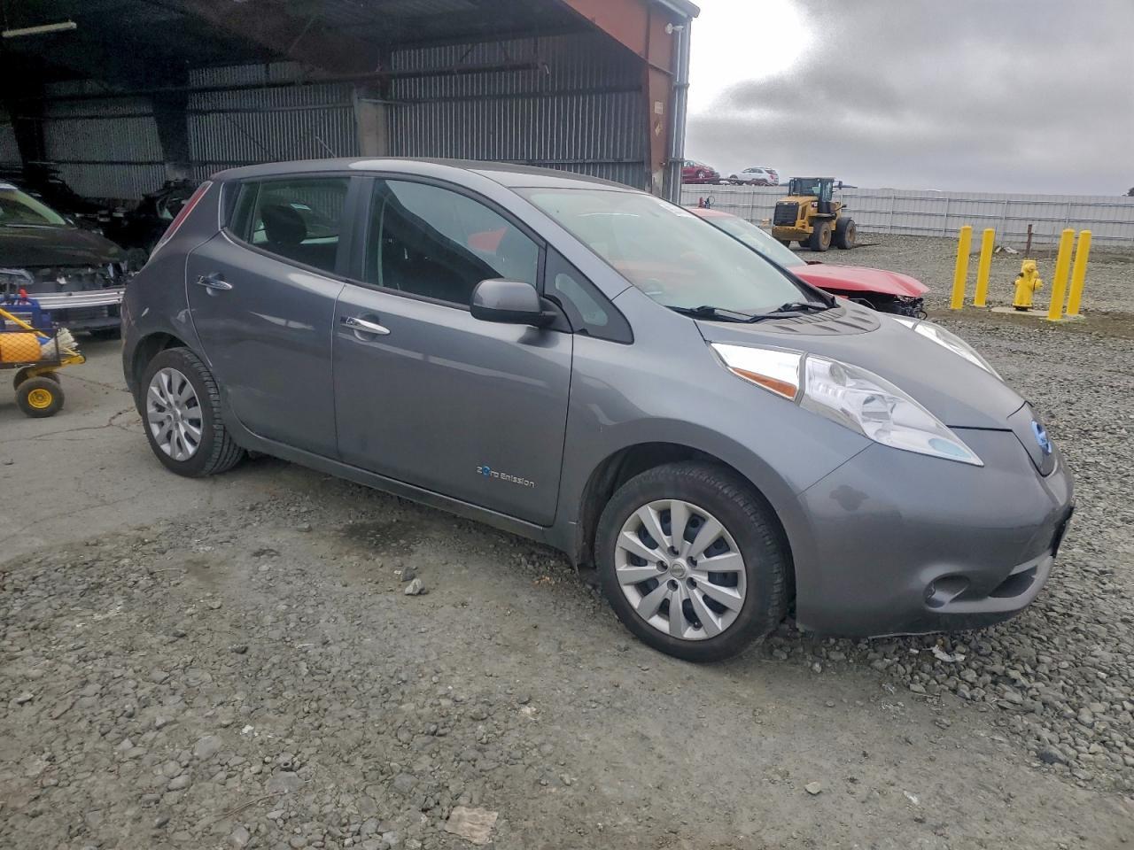 2015 NISSAN LEAF