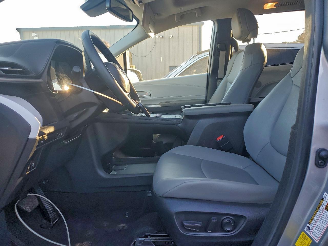 2025 TOYOTA SIENNA