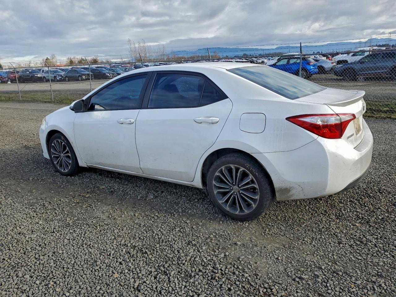 2015 TOYOTA COROLLA