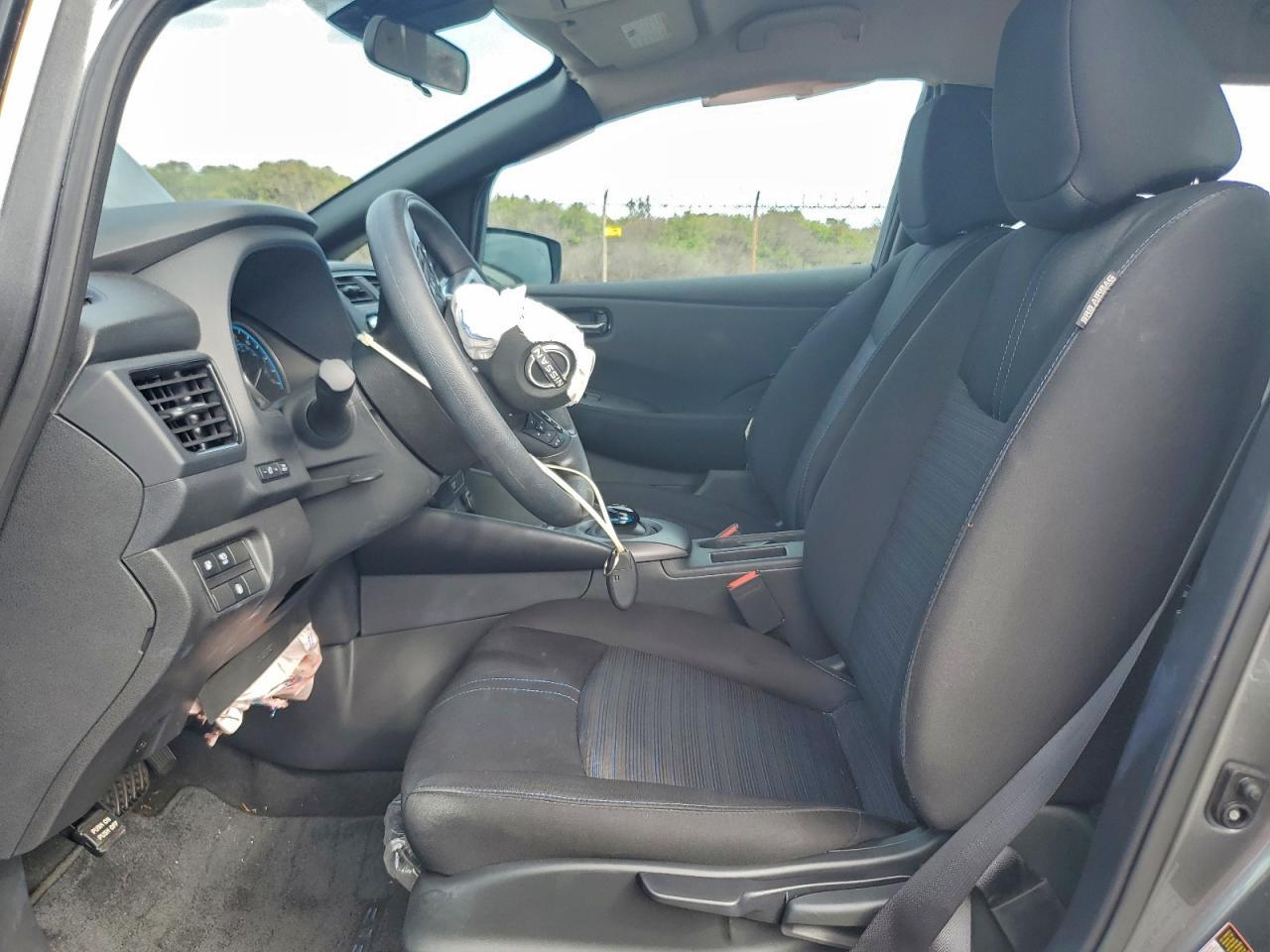 2025 NISSAN LEAF