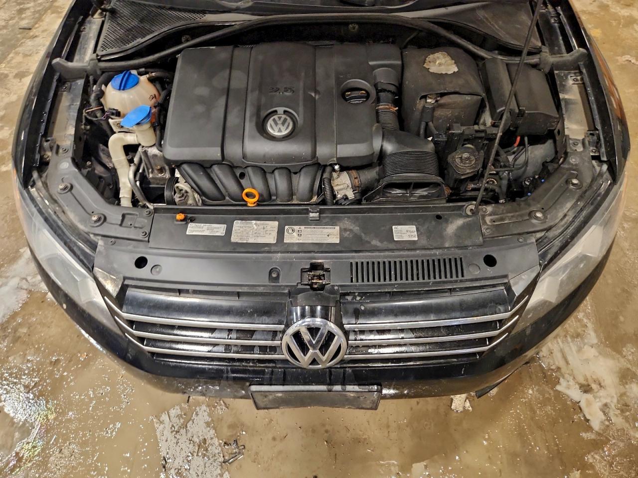 2012 VOLKSWAGEN Passat