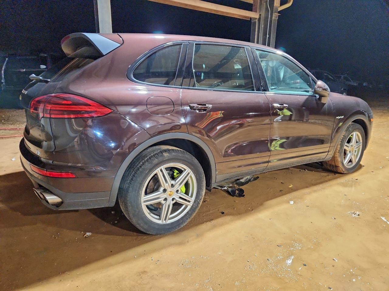 2016 PORSCHE CAYENNE