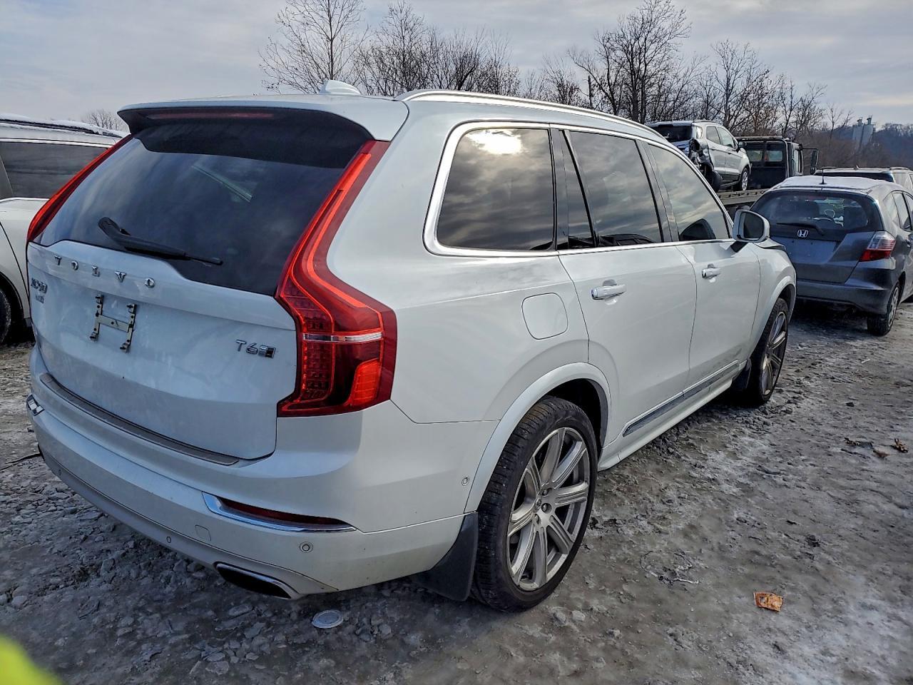 2016 VOLVO XC90