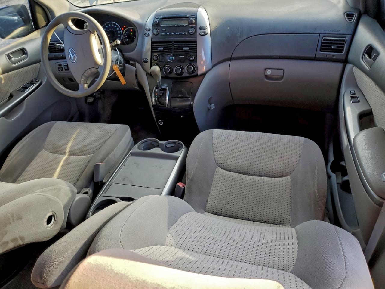 2009 TOYOTA SIENNA
