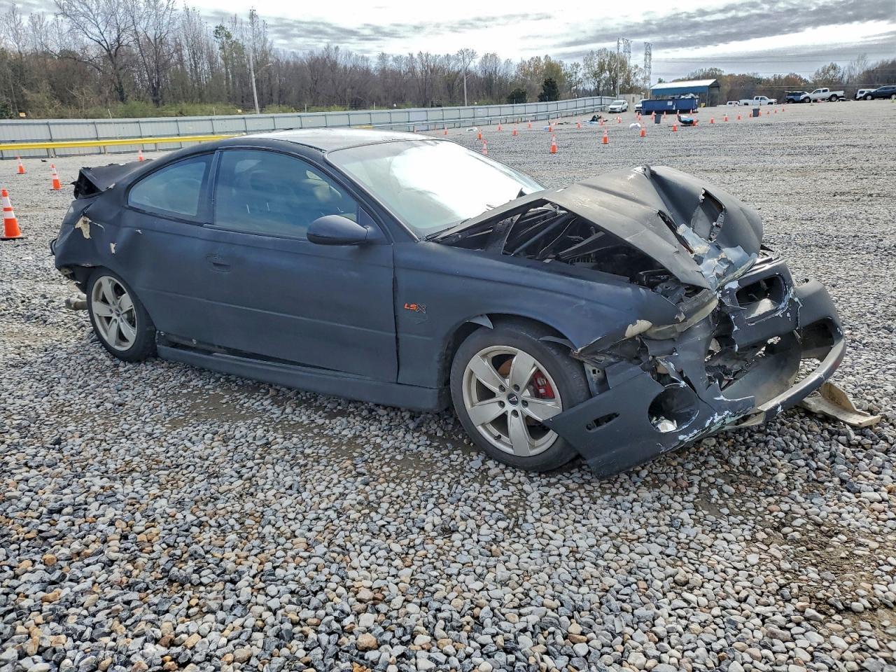 2004 PONTIAC Gto