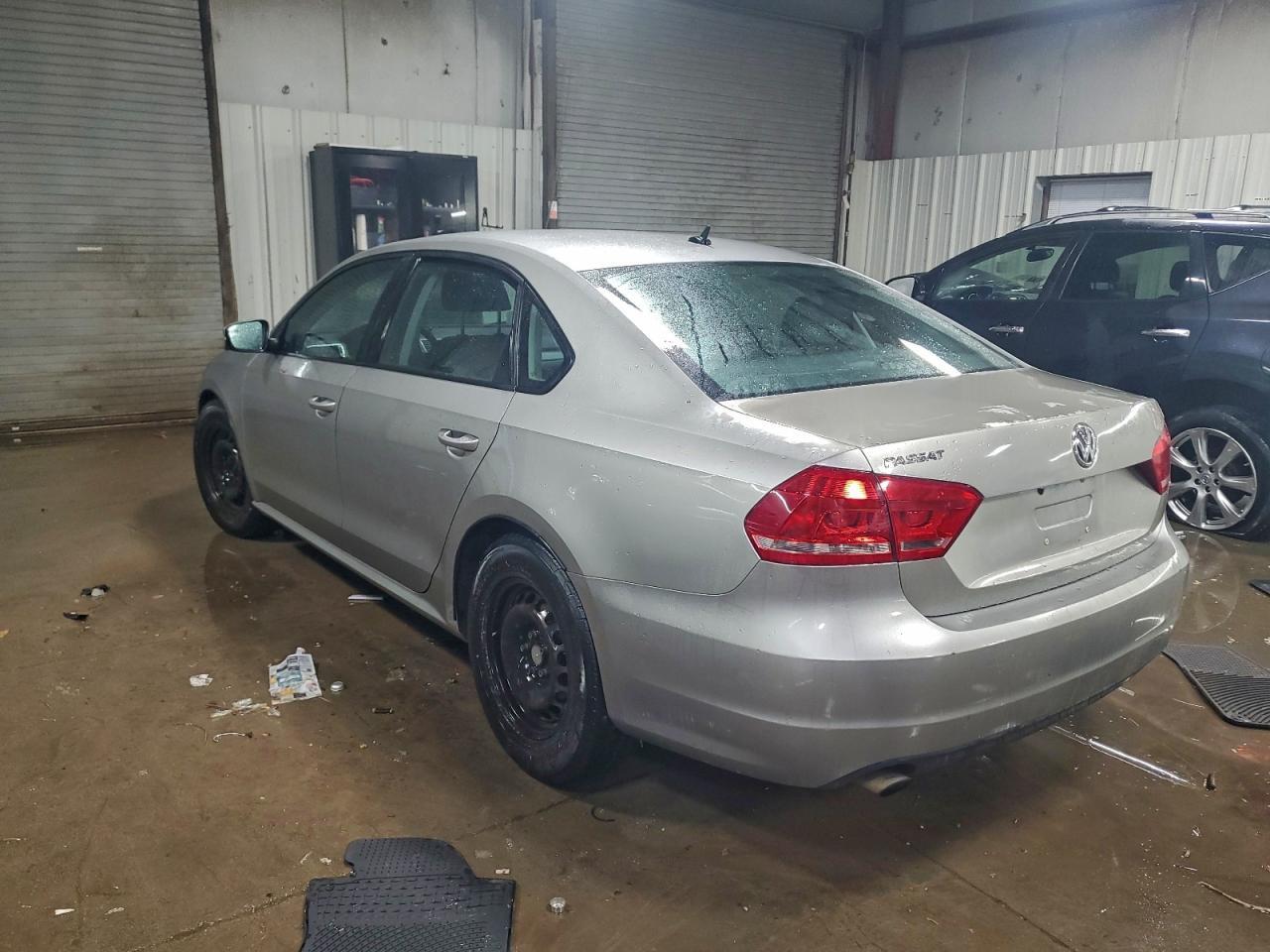 2014 VOLKSWAGEN Passat
