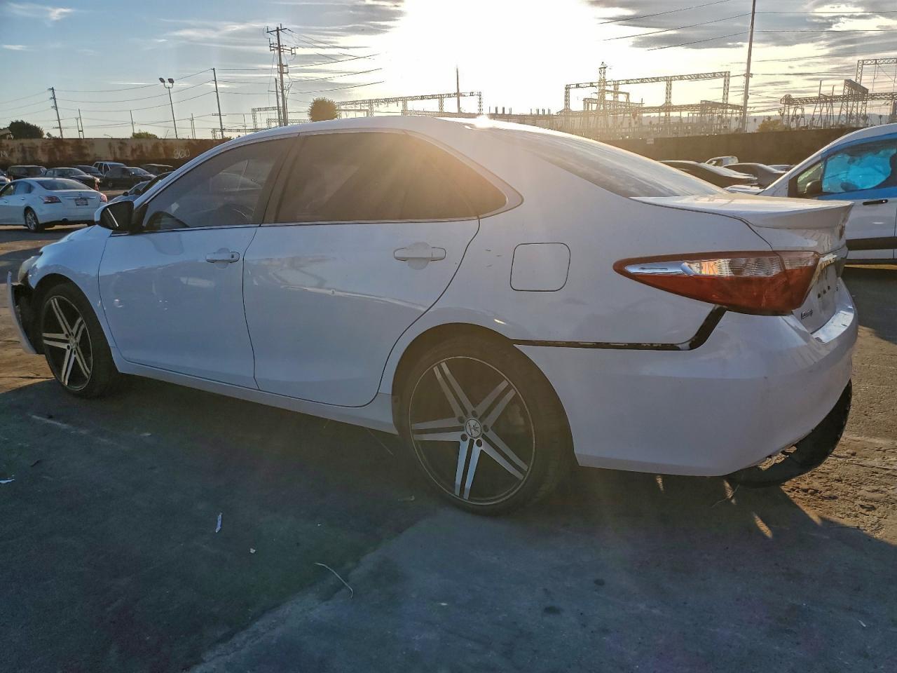 2016 TOYOTA CAMRY