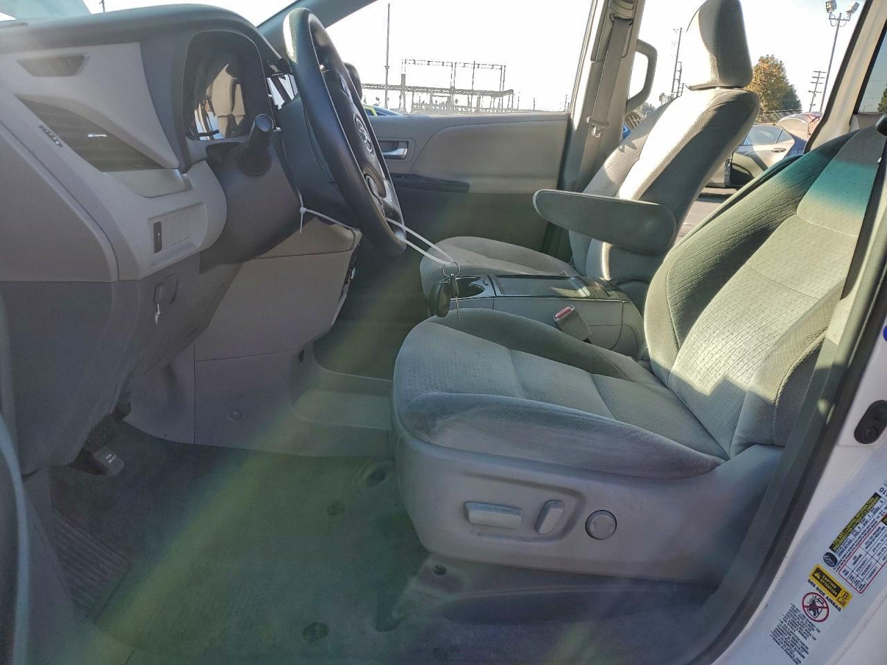 2016 TOYOTA SIENNA