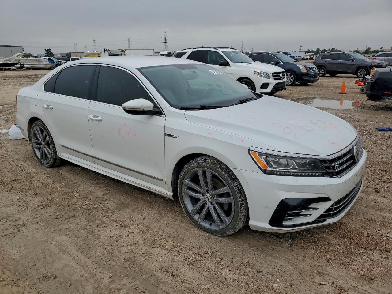2017 VOLKSWAGEN Passat