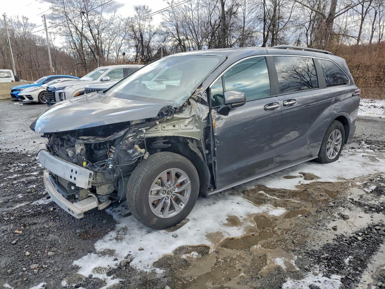 2025 TOYOTA SIENNA