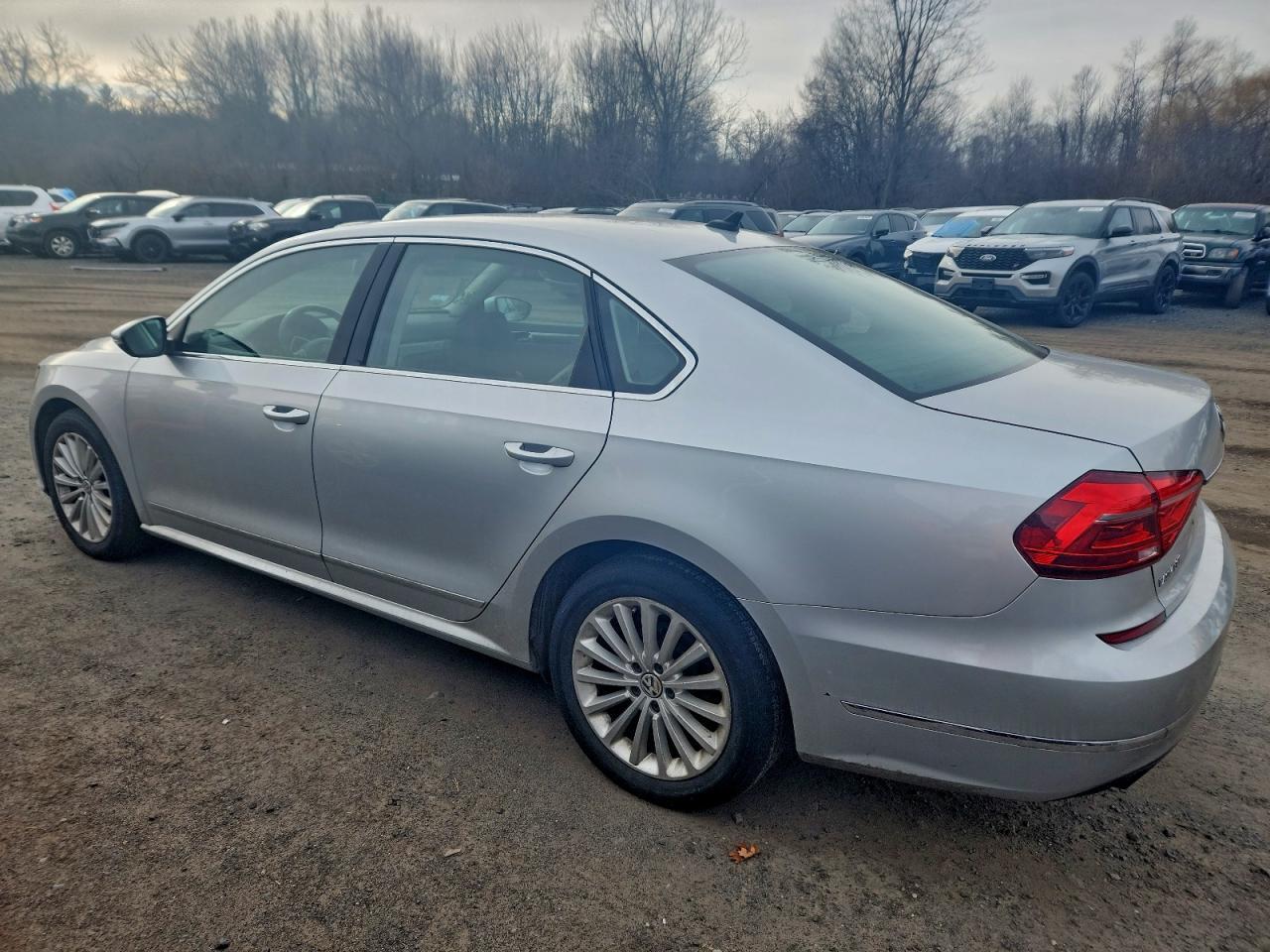2016 VOLKSWAGEN Passat