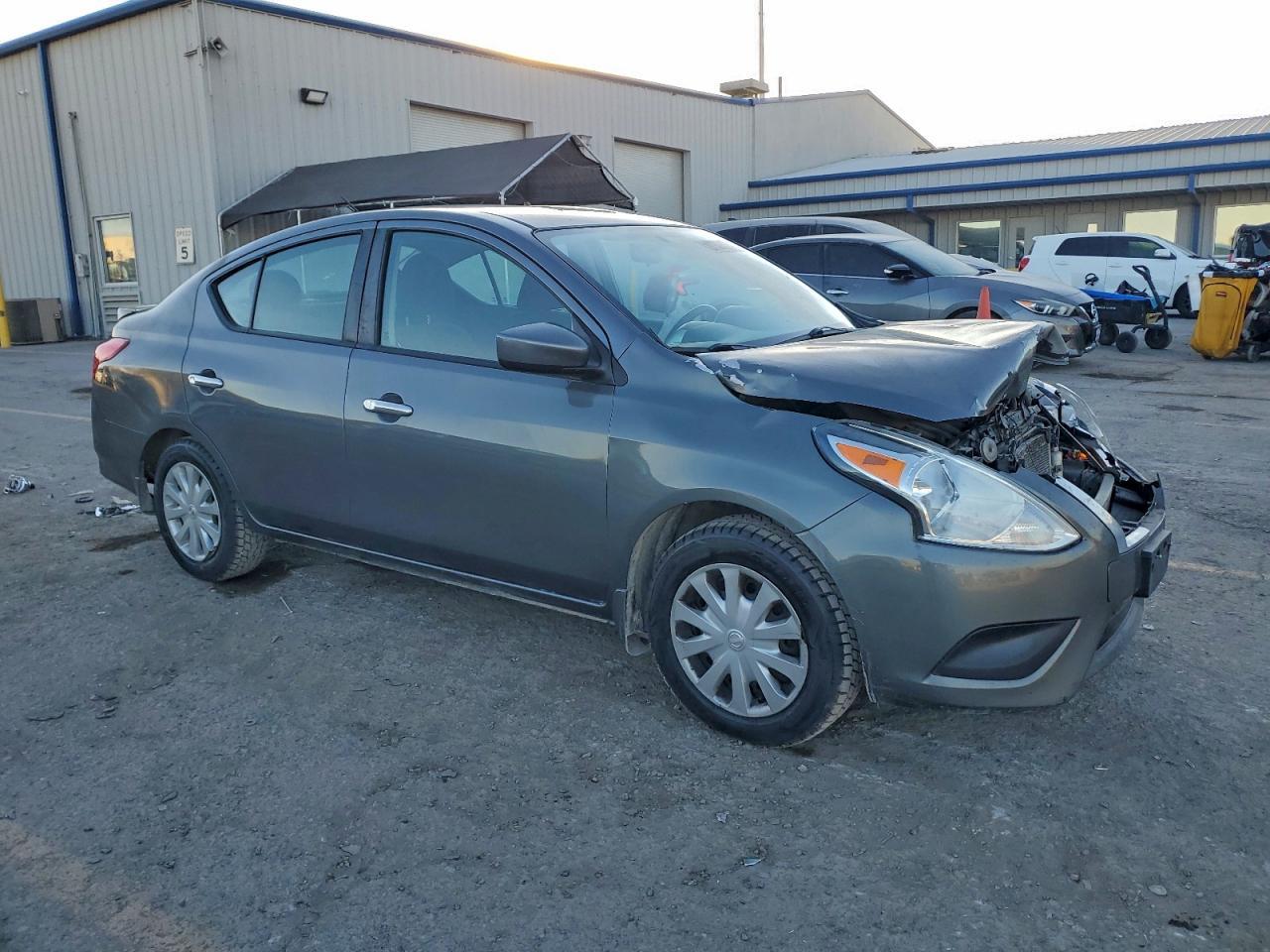 2017 NISSAN VERSA