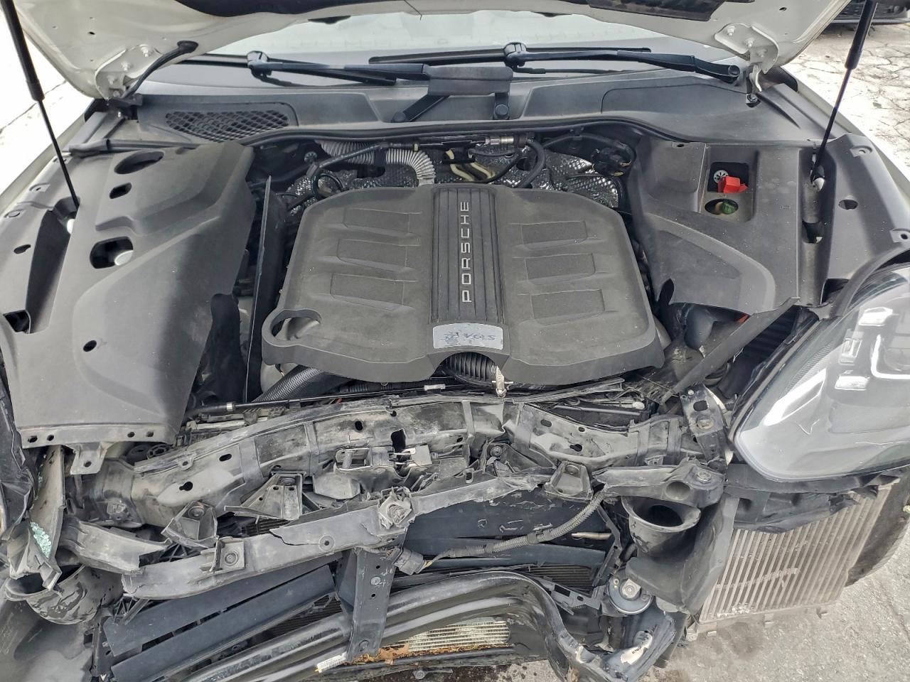 2016 PORSCHE CAYENNE