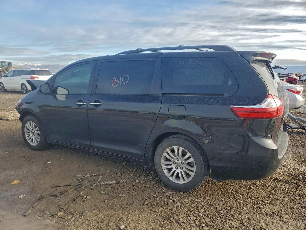 2016 TOYOTA SIENNA