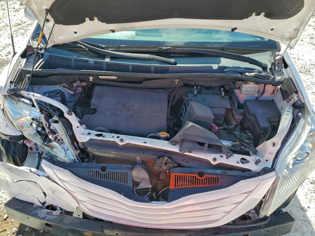 2013 TOYOTA SIENNA