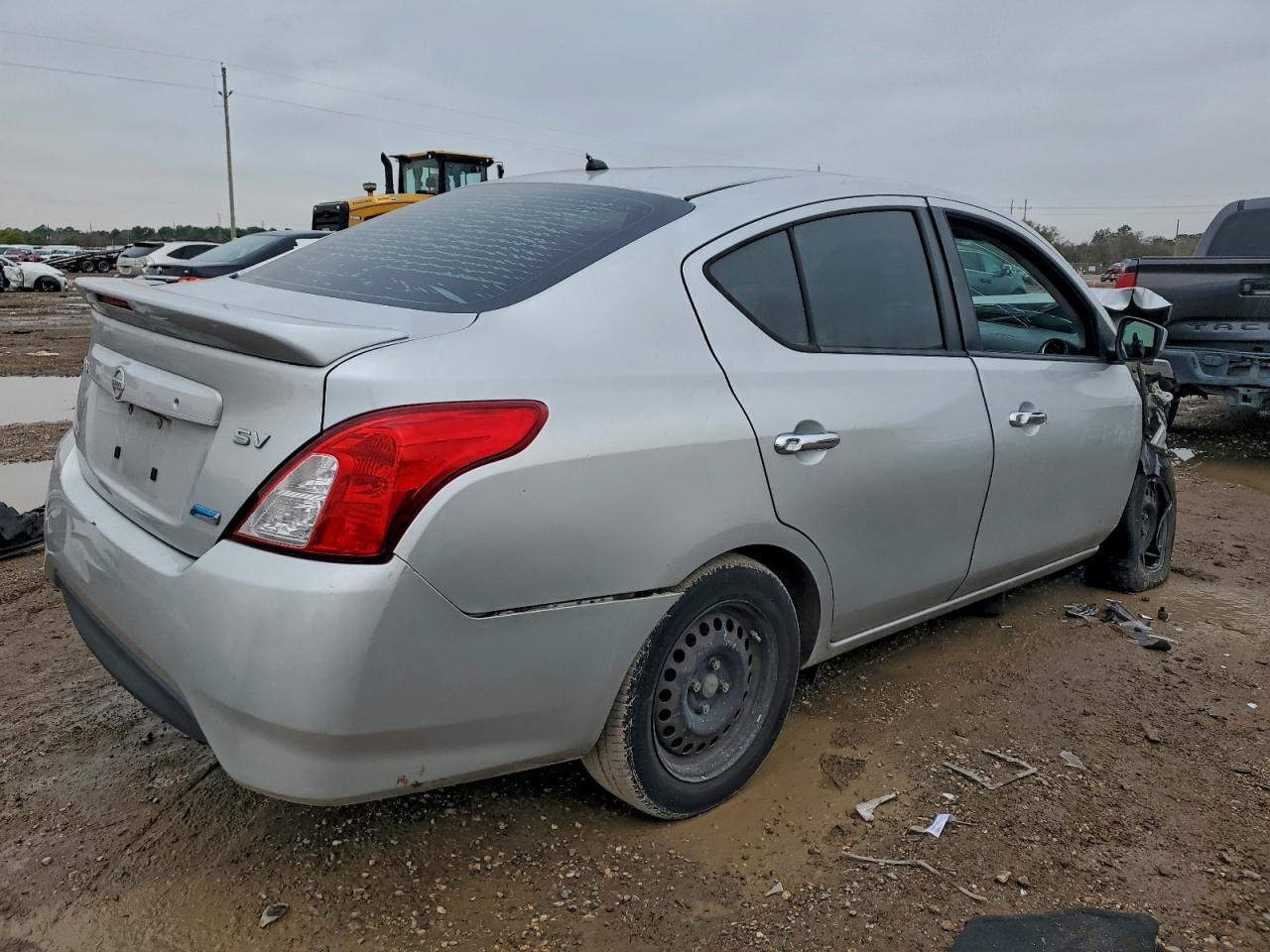 2016 NISSAN VERSA