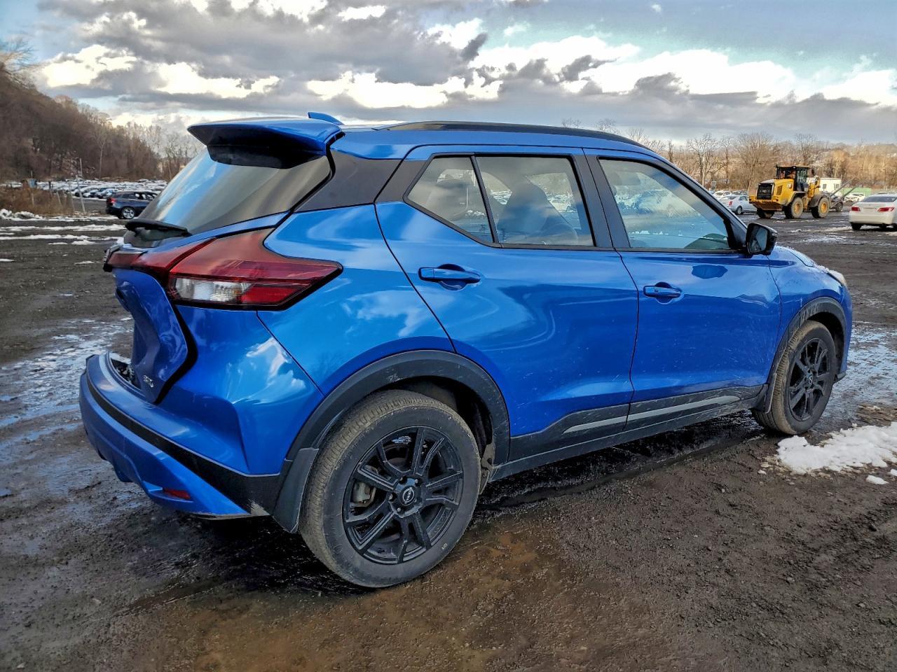 2024 NISSAN KICKS