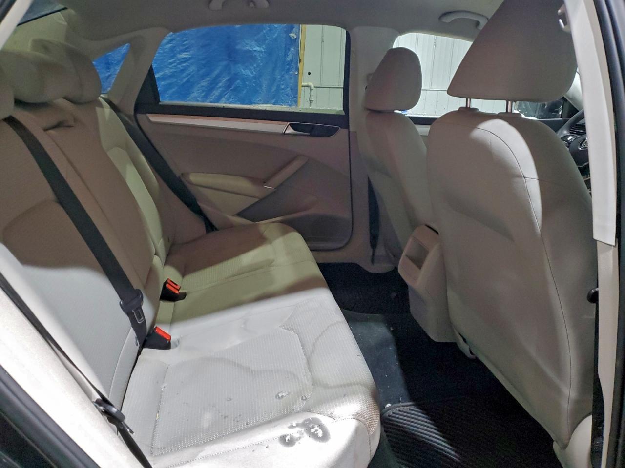 2016 VOLKSWAGEN Passat