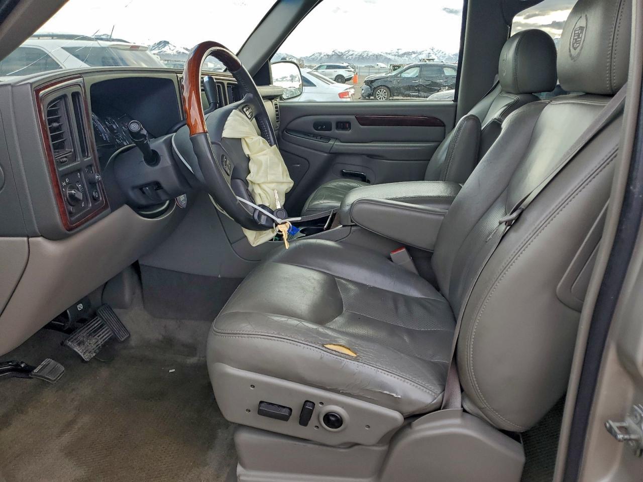 2005 CADILLAC ESCALADE