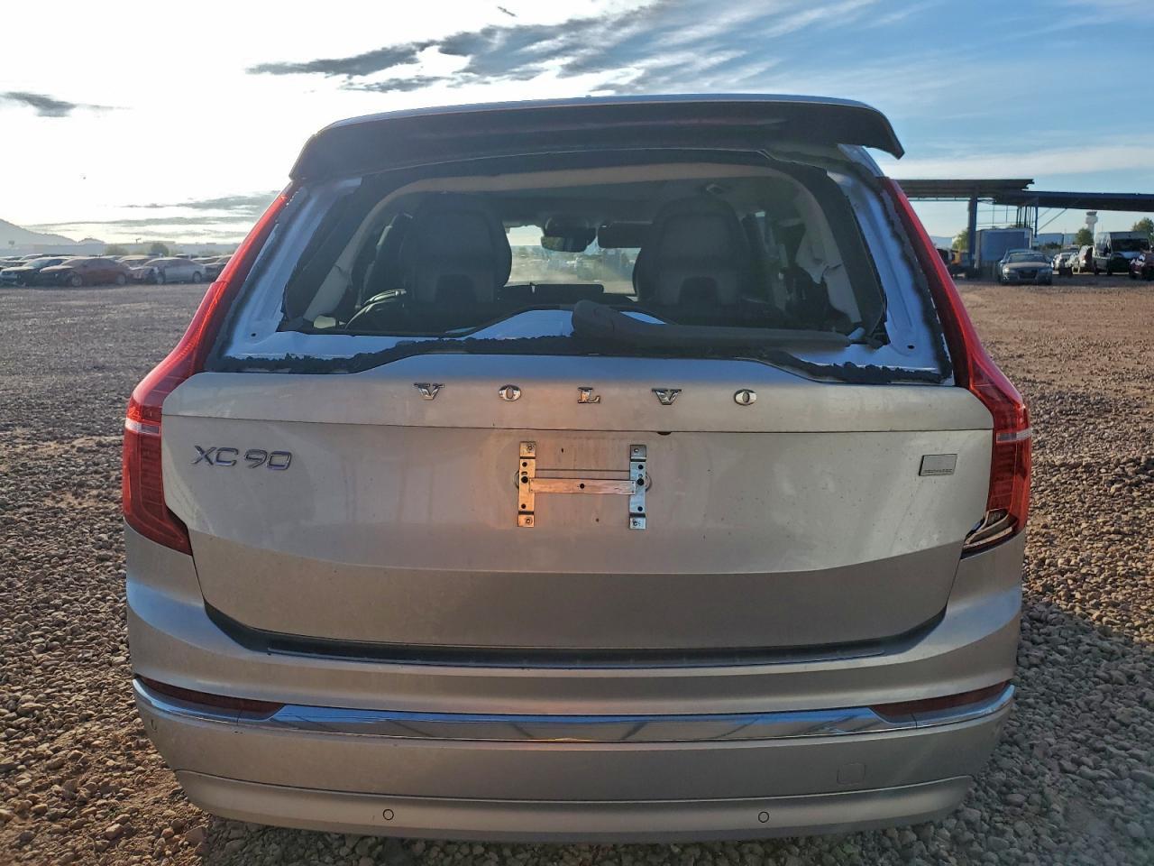 2022 VOLVO XC90