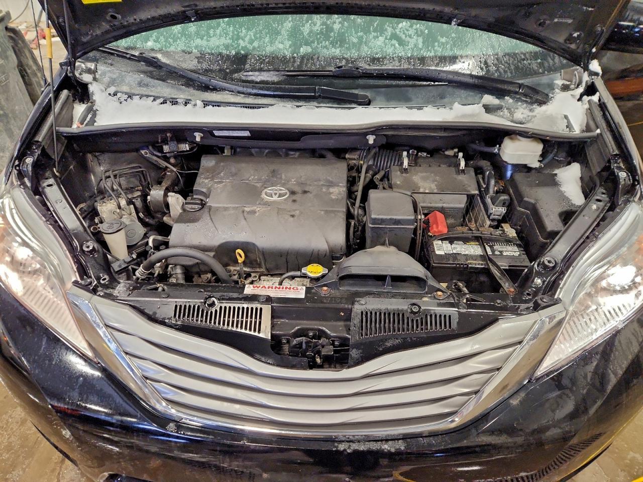 2014 TOYOTA SIENNA