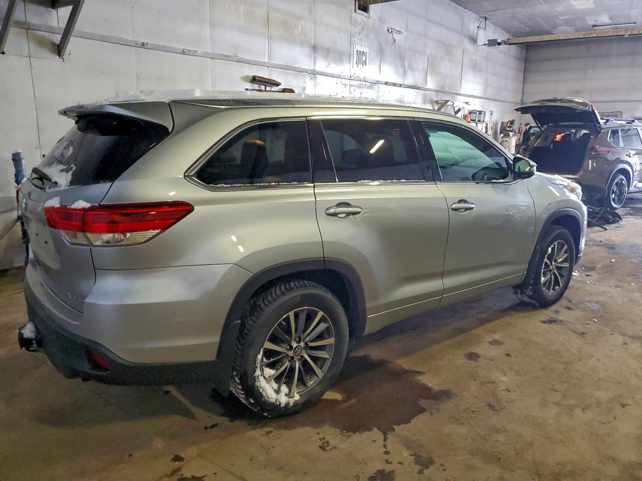 2017 TOYOTA HIGHLANDER