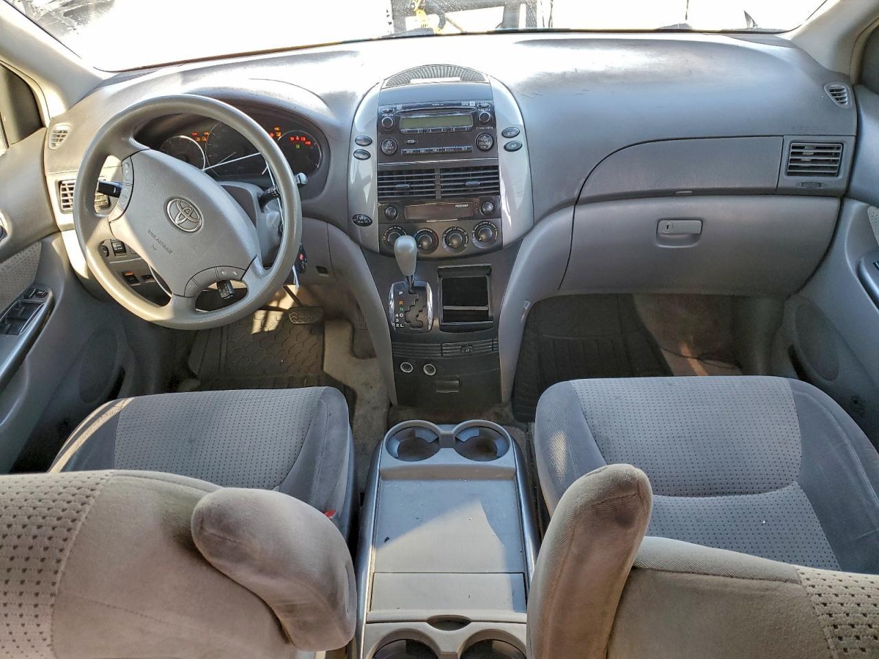 2010 TOYOTA SIENNA