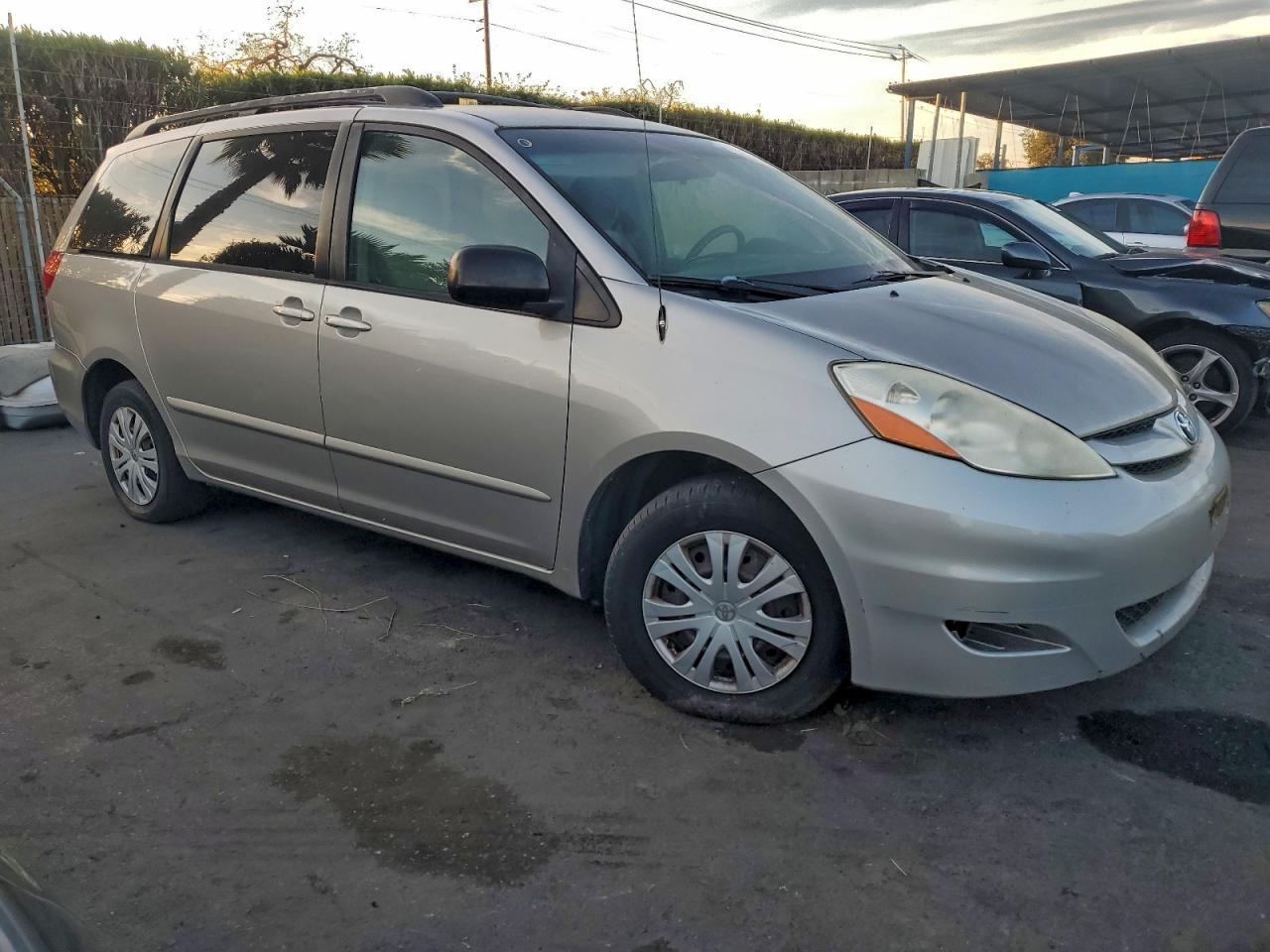 2009 TOYOTA SIENNA