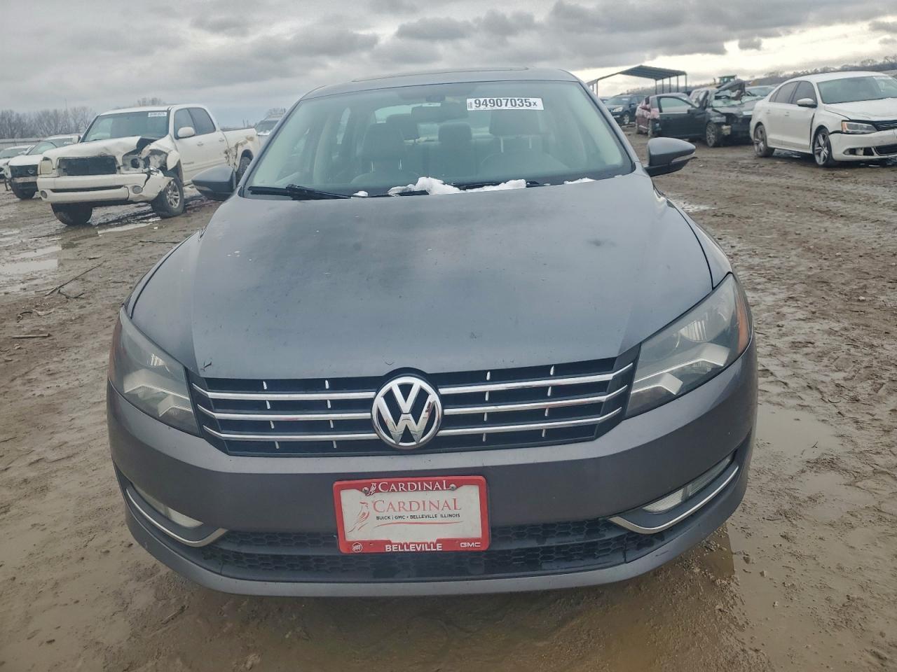 2012 VOLKSWAGEN Passat
