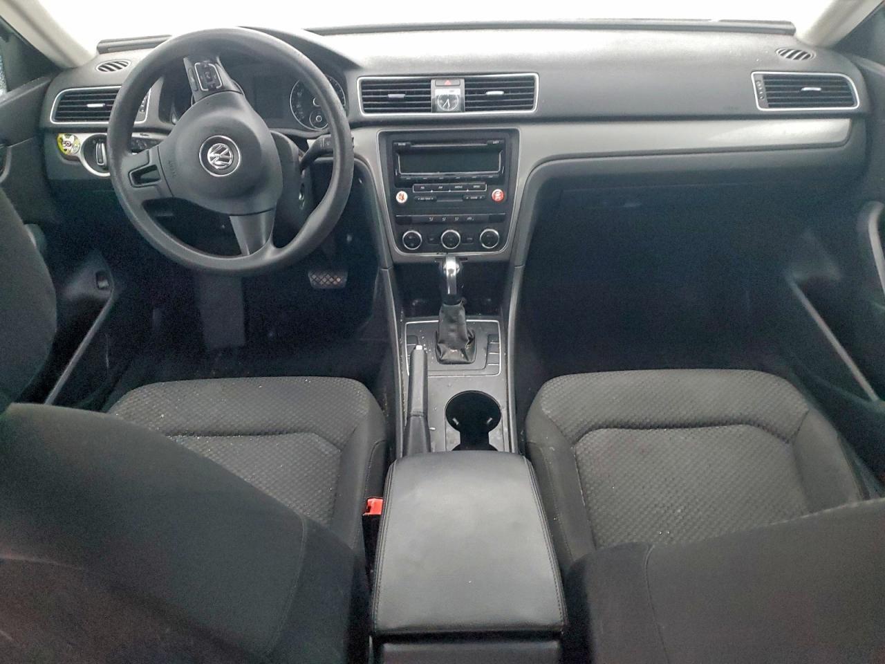 2012 VOLKSWAGEN Passat