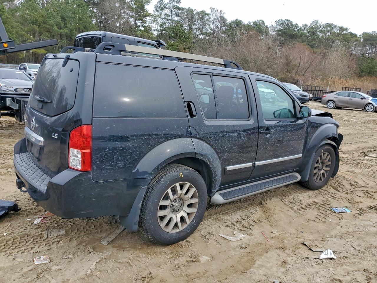 2011 NISSAN PATHFINDER