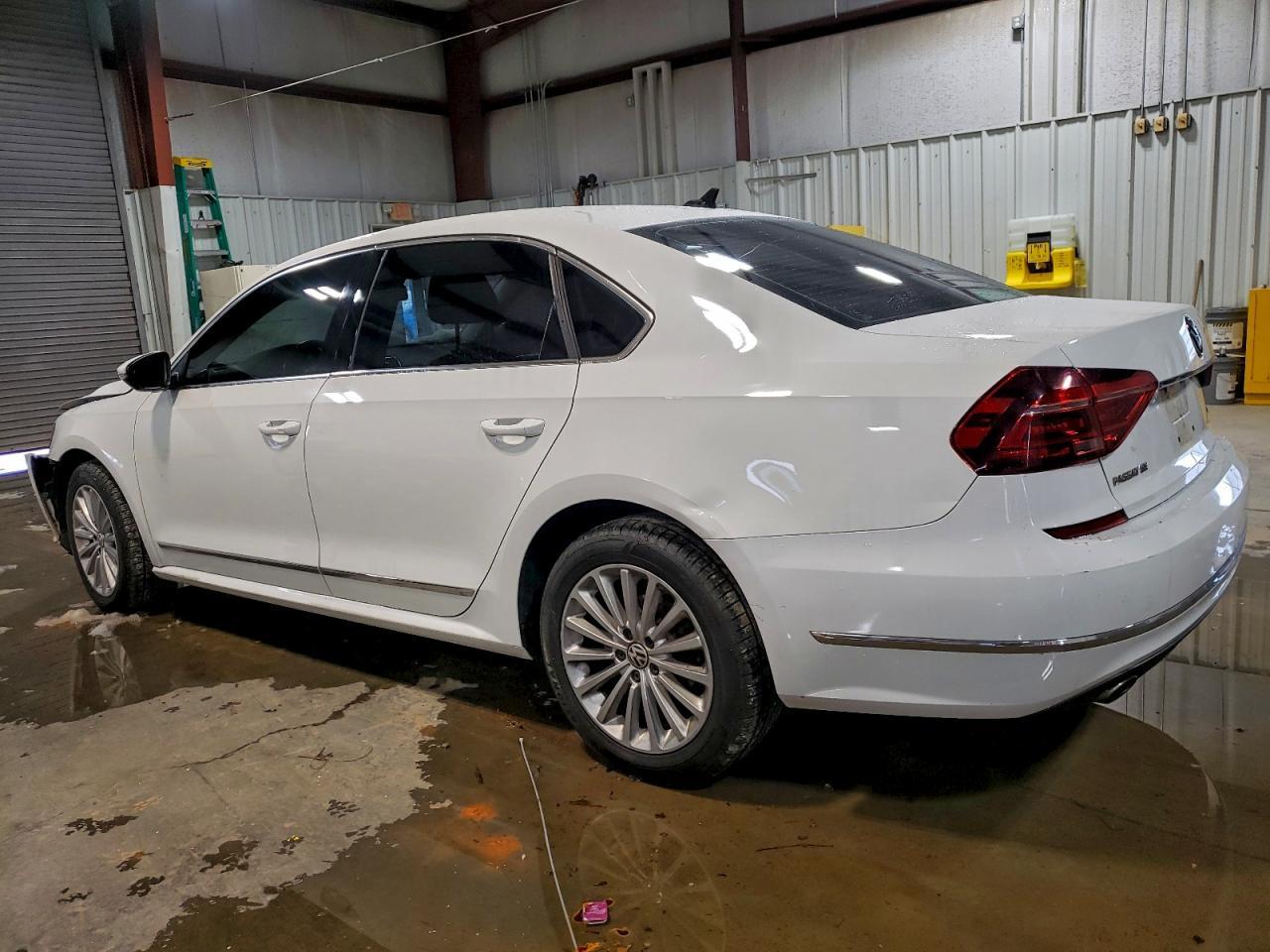 2017 VOLKSWAGEN Passat
