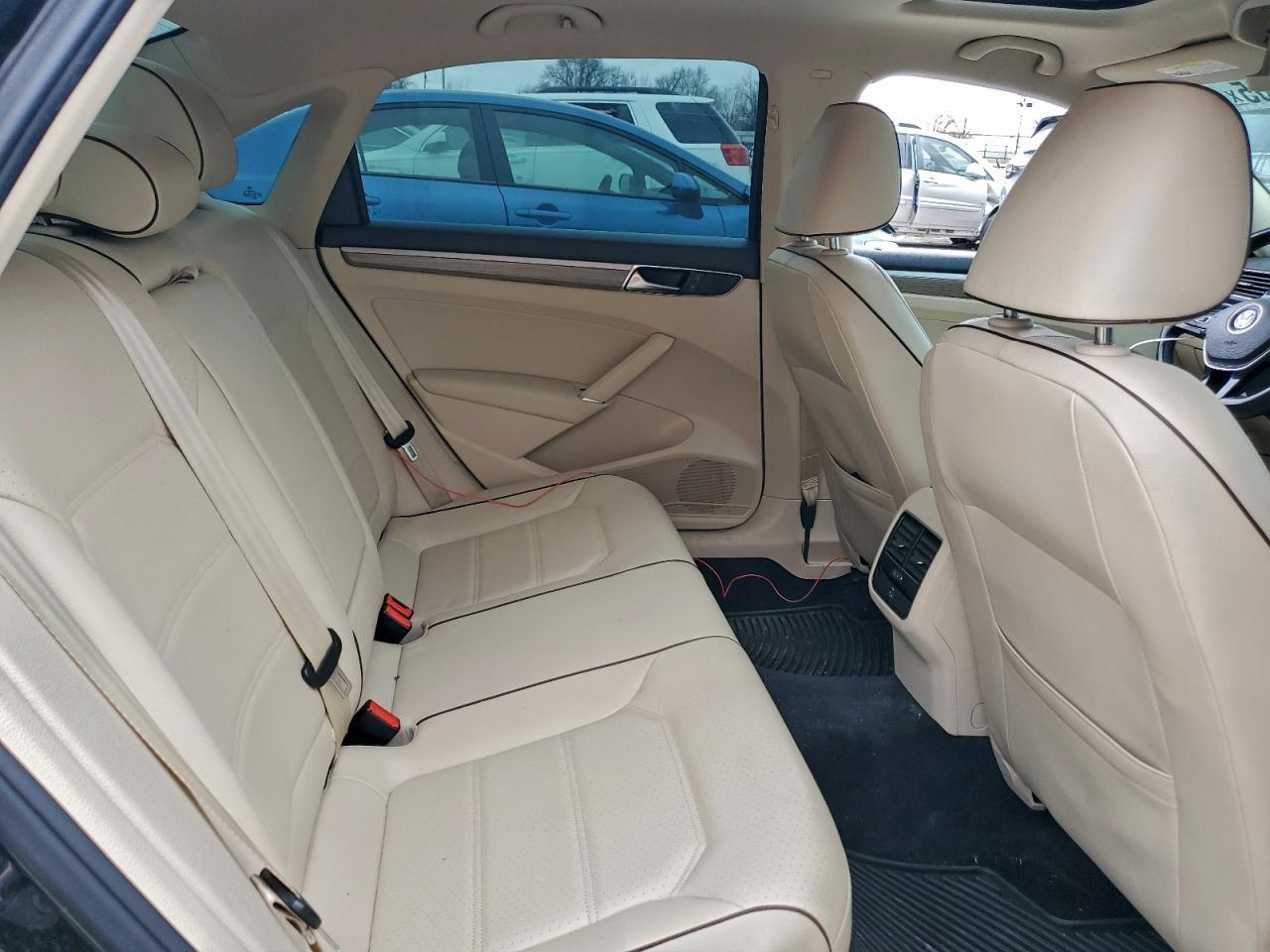 2017 VOLKSWAGEN Passat