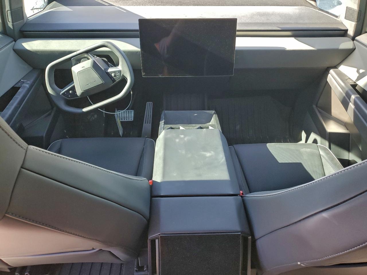 2025 TESLA Cybertruck