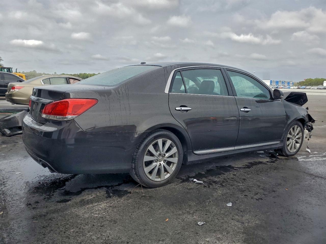 2011 TOYOTA Avalon