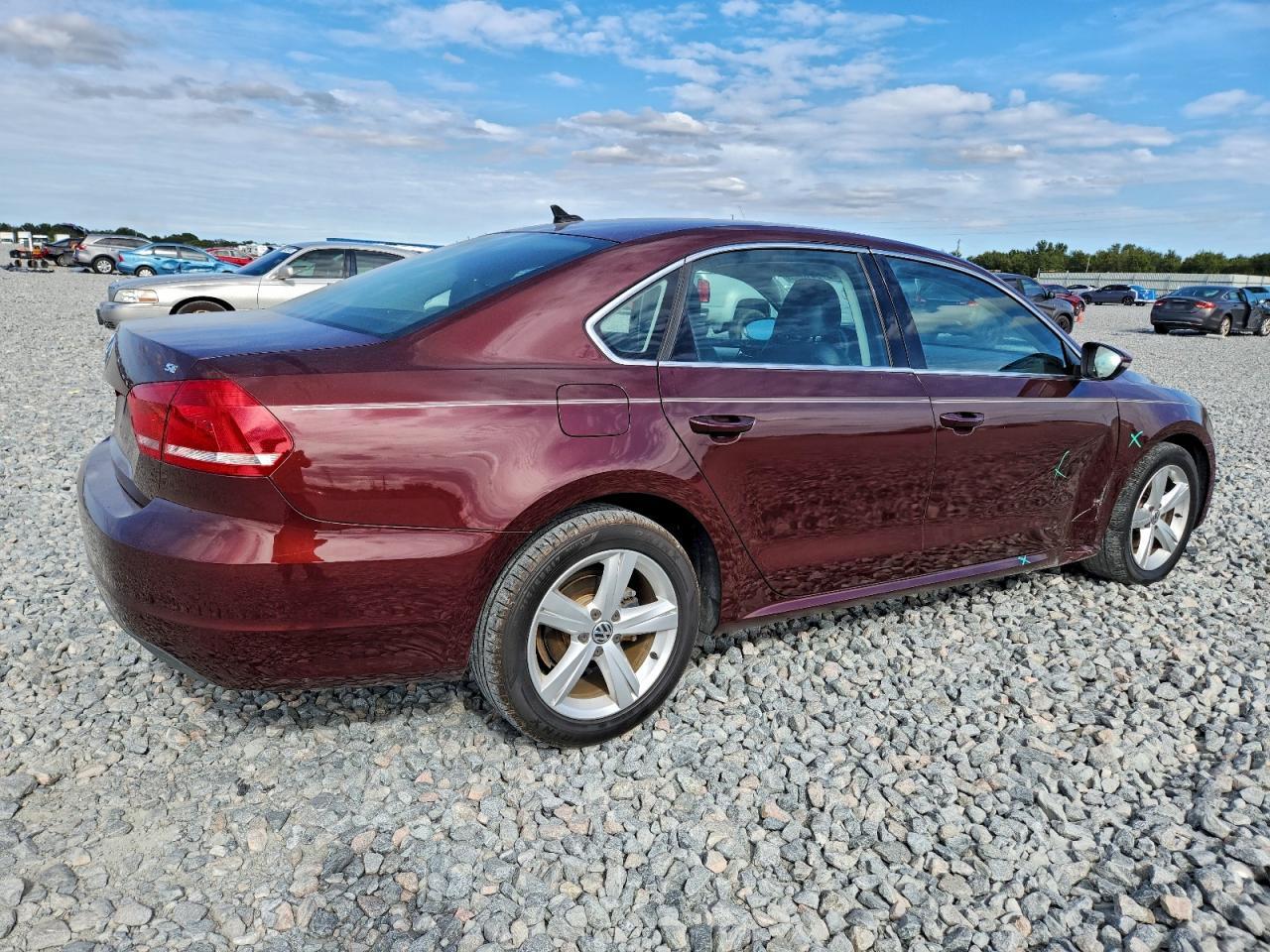 2012 VOLKSWAGEN Passat