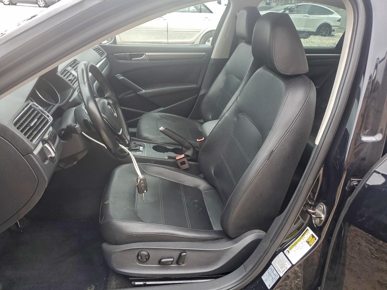 2017 VOLKSWAGEN Passat