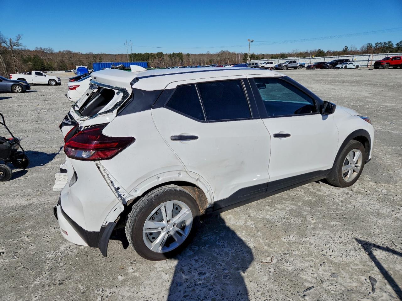 2024 NISSAN KICKS