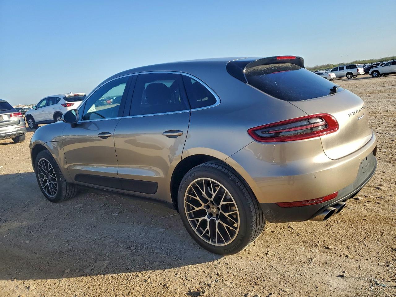 2015 PORSCHE Macan