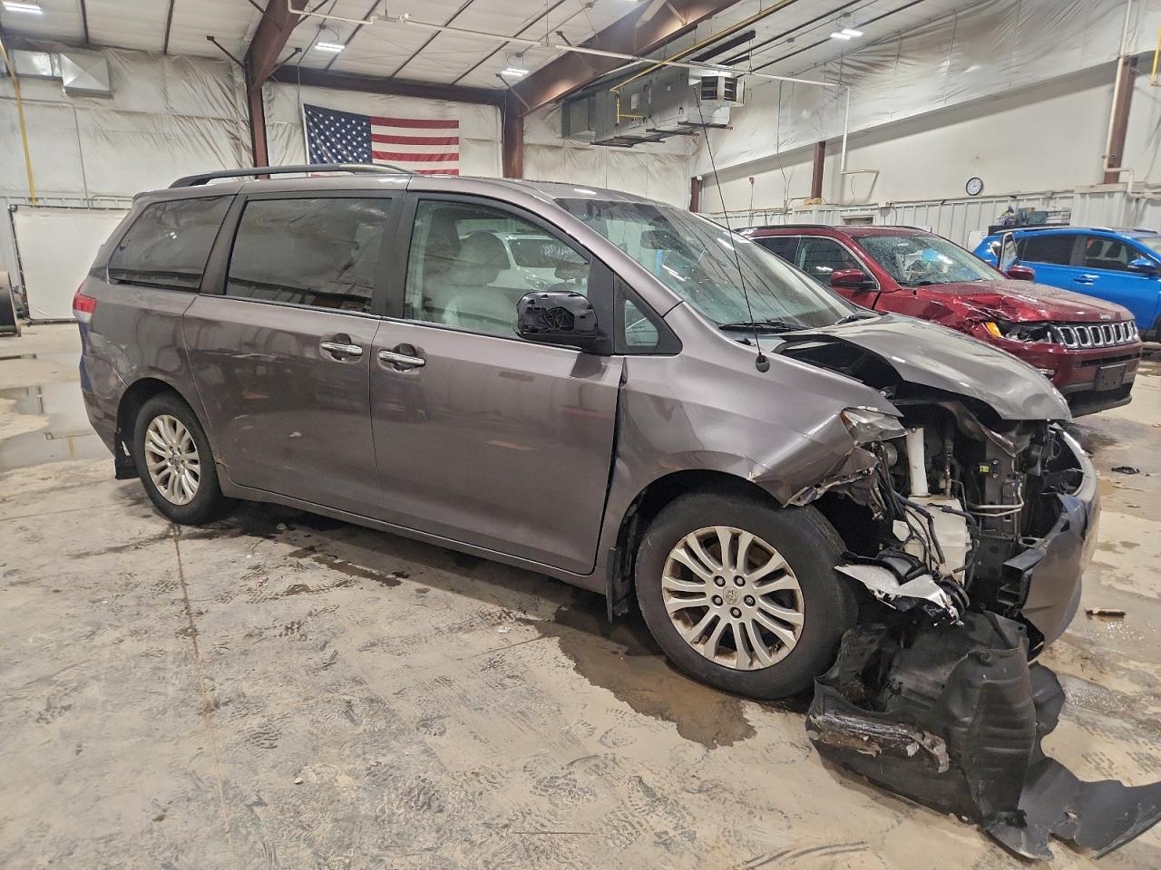 2012 TOYOTA SIENNA