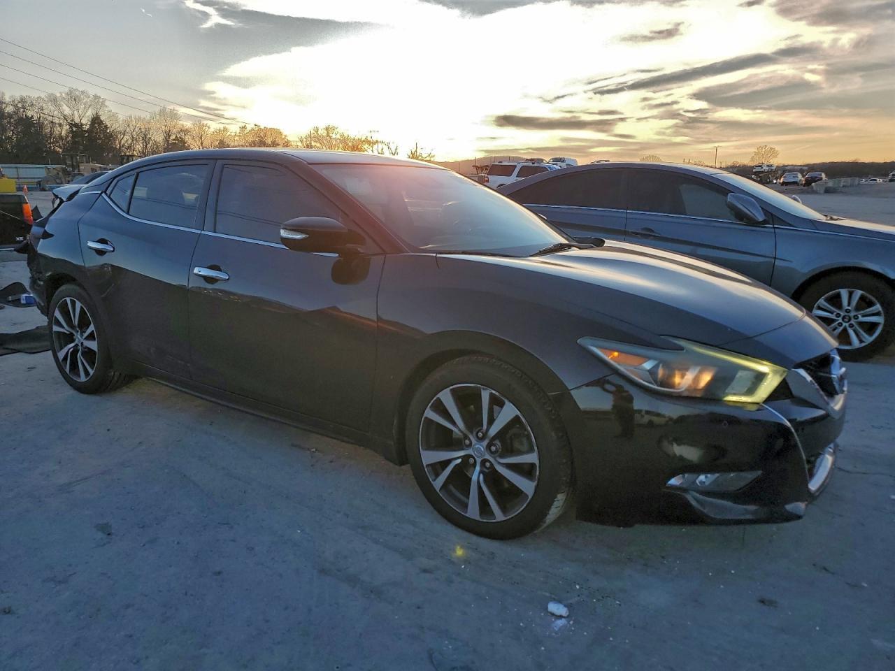 2017 NISSAN Maxima