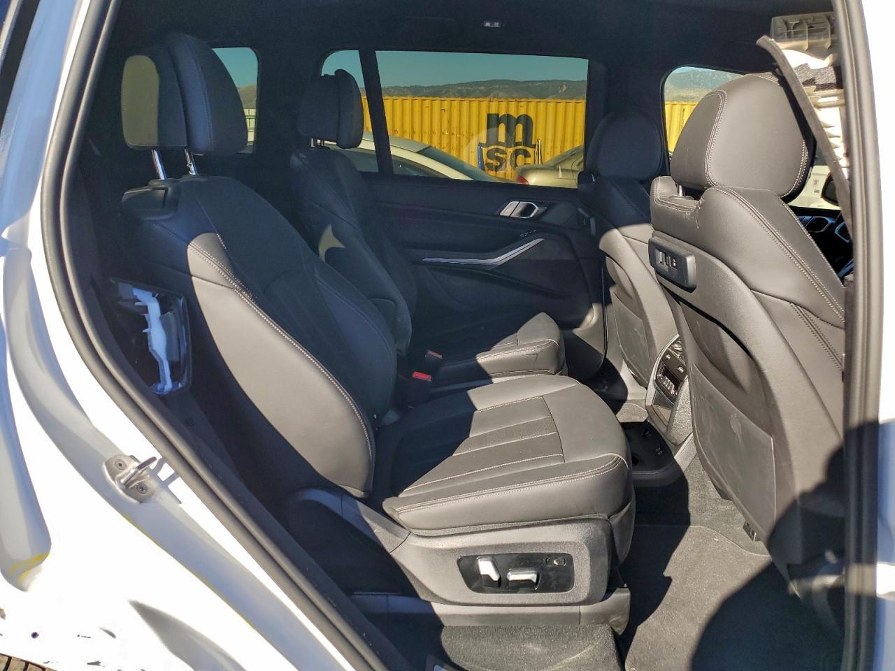 2022 BMW X7