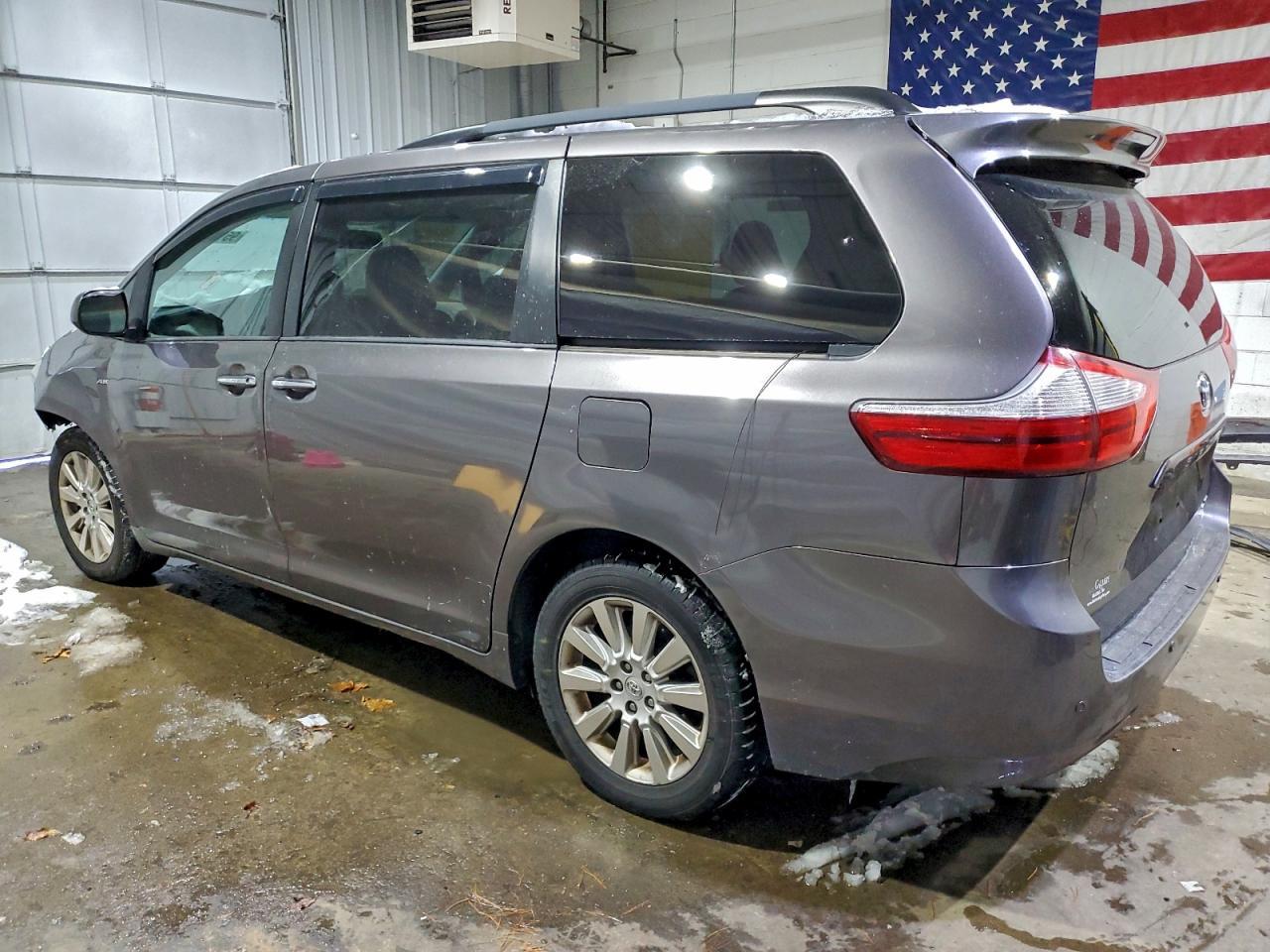 2016 TOYOTA SIENNA
